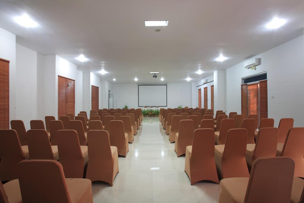 Готель Narmada Convention Hall Матарам Екстер'єр фото