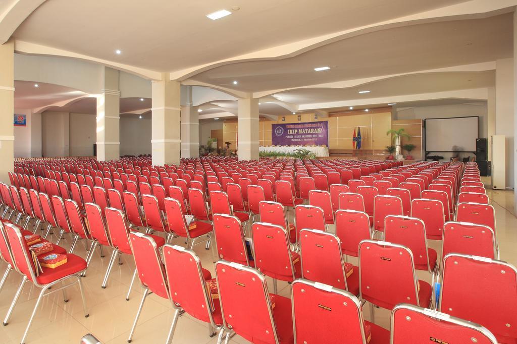 Готель Narmada Convention Hall Матарам Екстер'єр фото